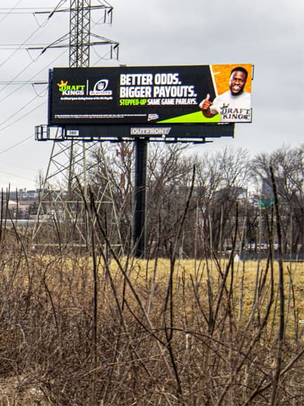 digital billboard out of home advertising in hartford new haven for draft kings