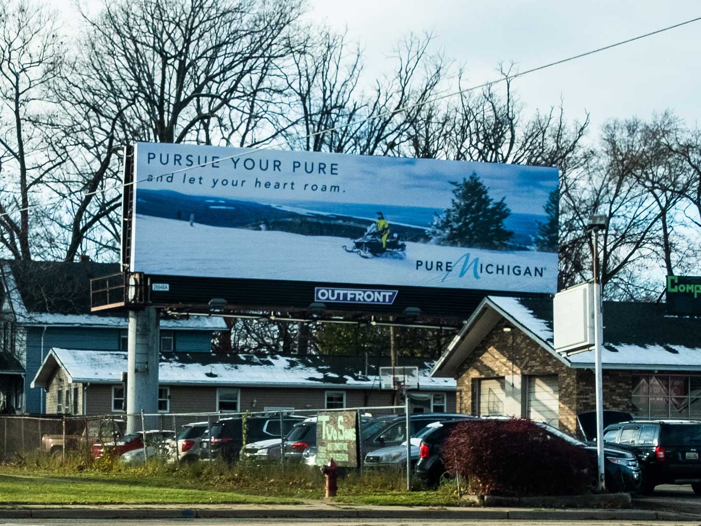 out of home advertising digital billboards speedway lansing billboards pure michigan