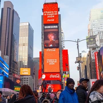 time square coca cola tower out of home advertising